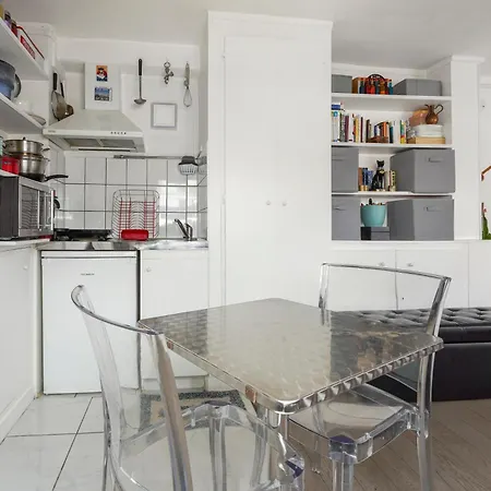 Studio Pres De Republique By Weekome Apartment